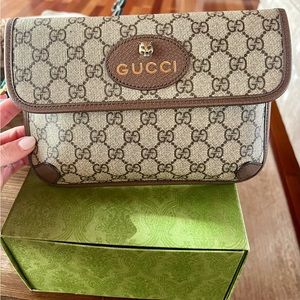 NEO VINTAGE GG SUPREME BELT BAG